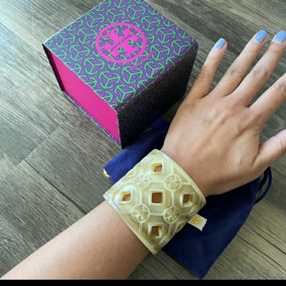 Oh how beautiful is this stunning Tory Burch Cuff - Picture 8 of 13